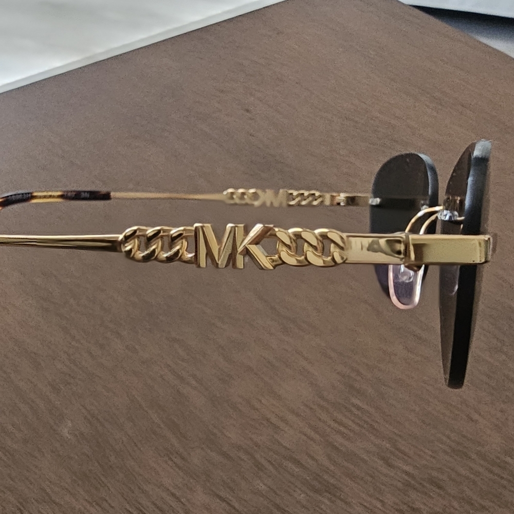 MICHAEL KORS MANCHESTER SUNGLASSES - Picture 6 of 10